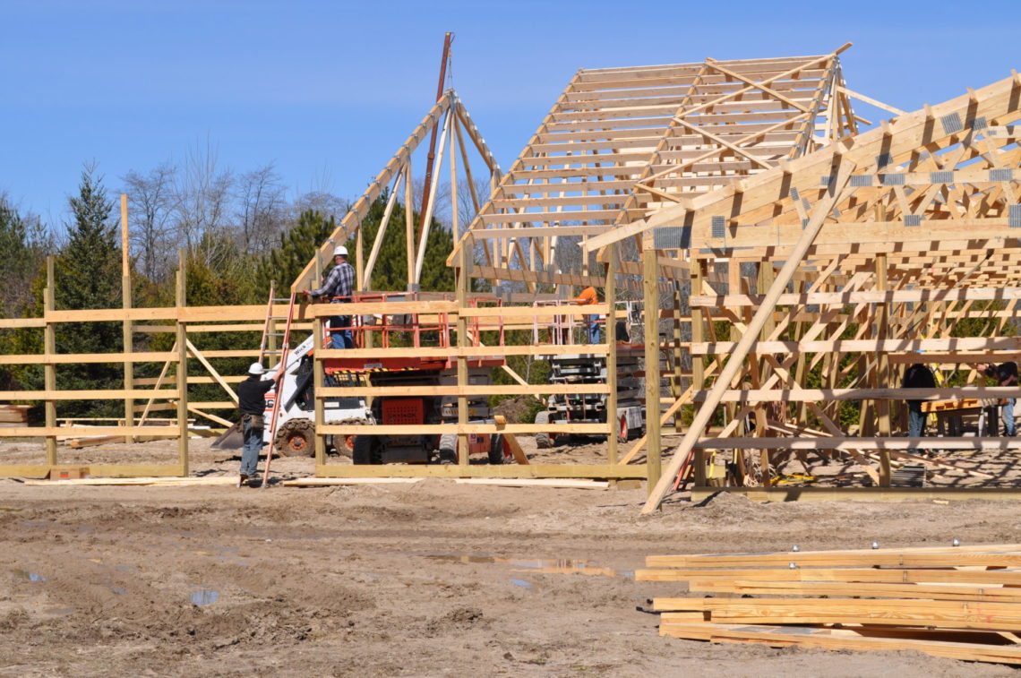 Rafters vs. Trusses: 6 Reasons Why Trusses Triumph